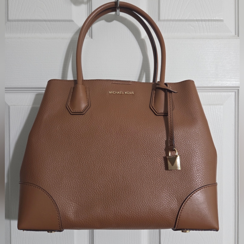 Michael Kors Michael Kors Mercer MEDIUM Center Zip Tote With Dust Bag